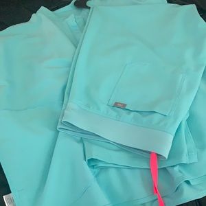 FIGS scrubs XL Mandarin top classic bottom